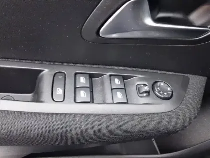 Photo 17 Peugeot 208  PureTech 75 S&S BVM5