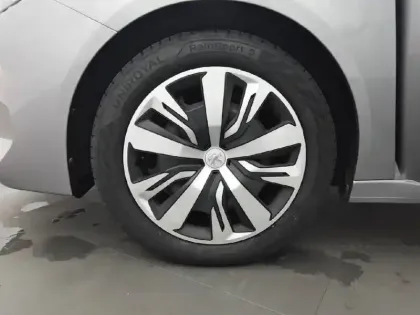 Photo 12 Peugeot 208  PureTech 75 S&S BVM5