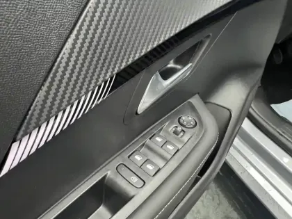 Photo 18 Peugeot 208  100 S&S BVM6