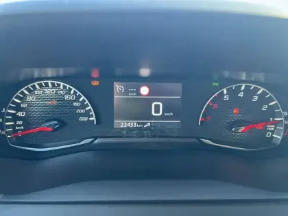 Photo 11 Peugeot 2008  PureTech 100 S&S BVM6