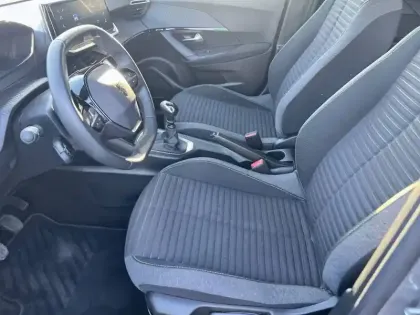 Photo 8 Peugeot 2008  PureTech 100 S&S BVM6