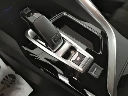 Photo 13 Peugeot 3008  Puretech 130ch S&S EAT8