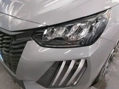 Photo 15 Peugeot 208  PureTech 75 S&S BVM5