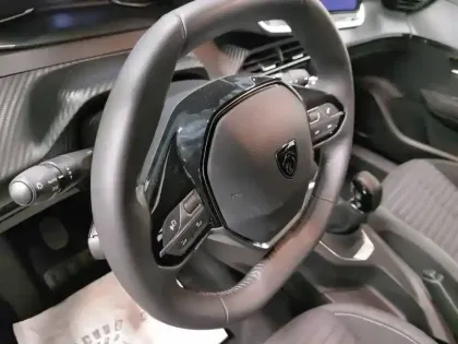 Photo 8 Peugeot 208  PureTech 75 S&S BVM5