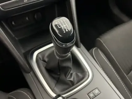 Photo 15 Renault Megane Mégane IV Berline Blue dCi 115