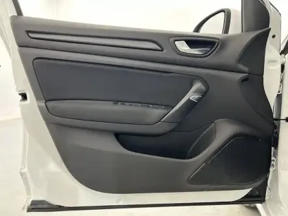 Photo 19 Renault Megane Mégane IV Berline Blue dCi 115