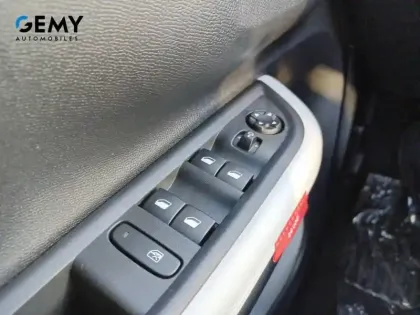 Photo 15 Citroën C3  Hybride 110 ch e-DCS6