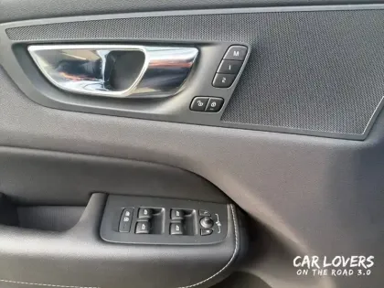 Photo 19 Volvo Xc60  T8 Twin Engine 303 ch + 87 ch Geartronic 8