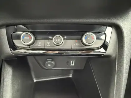 Photo 12 Opel Corsa  Electrique 156 ch Autonomie étendue & Batterie 51 kWh