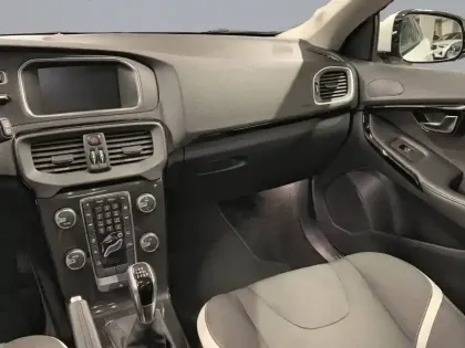 Photo 10 Volvo V40  T2 122 ch