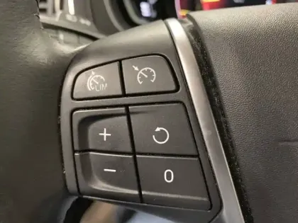 Photo 20 Volvo V40  T2 122 ch