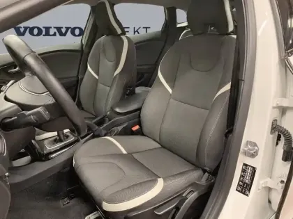 Photo 7 Volvo V40  T2 122 ch