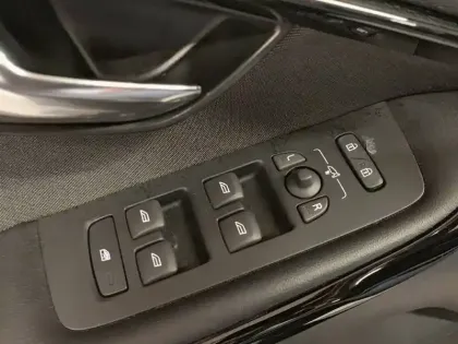 Photo 21 Volvo V40  T2 122 ch