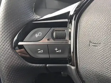 Photo 18 Peugeot 208  PureTech 100 S&S BVM6