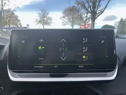 Photo 23 Peugeot 208  PureTech 100 S&S BVM6