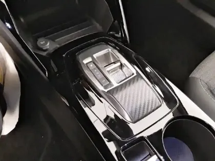 Photo 13 Peugeot 2008  BlueHDi 130 S&S EAT8