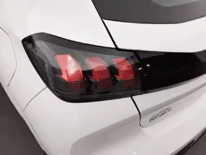 Photo 16 Peugeot 208  PureTech 75 S&S BVM5