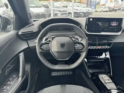 Photo 8 Peugeot 2008  Hybrid 145 e-DCS6