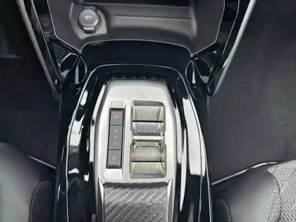 Photo 33 Peugeot 2008  Hybrid 145 e-DCS6