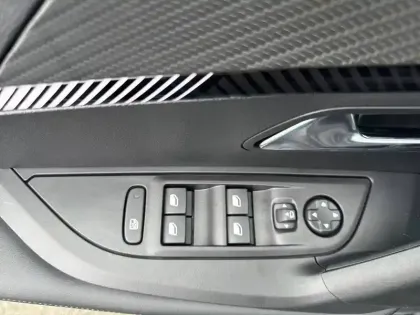 Photo 39 Peugeot 2008  Hybrid 145 e-DCS6