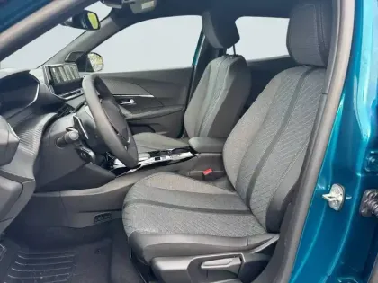 Photo 30 Peugeot 2008  Hybrid 145 e-DCS6