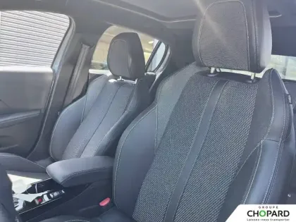 Photo 8 Peugeot 208  Hybrid 136 e-DCS6