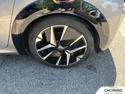 Photo 10 Peugeot 208  Hybrid 136 e-DCS6