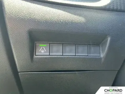 Photo 14 Peugeot 208  Hybrid 136 e-DCS6