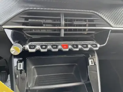 Photo 12 Peugeot 208  PureTech 75 S&S BVM5 Active