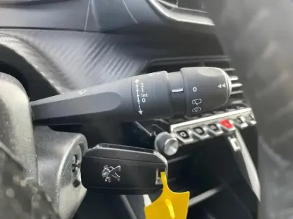 Photo 17 Peugeot 208  PureTech 75 S&S BVM5 Active