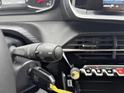 Photo 17 Peugeot 208  PureTech 75 S&S BVM5 Active