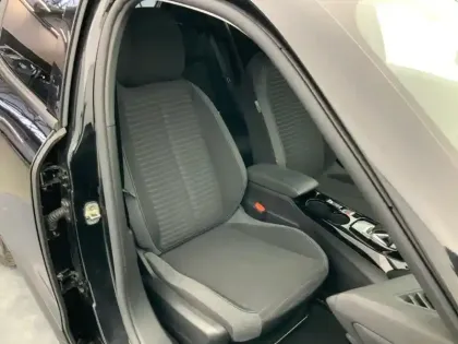 Photo 8 Peugeot 2008  Electrique 136 ch Style