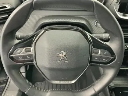 Photo 18 Peugeot 2008  Electrique 136 ch Style