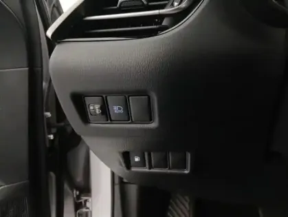 Photo 25 Toyota C-HR HYBRIDE MC19 2.0L Distinctive