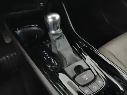 Photo 22 Toyota C-HR HYBRIDE MC19 2.0L Distinctive