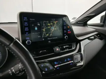 Photo 21 Toyota C-HR HYBRIDE MC19 2.0L Distinctive