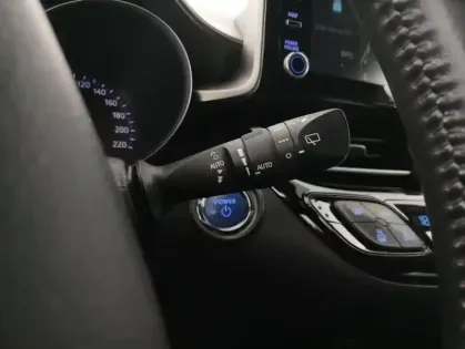 Photo 27 Toyota C-HR HYBRIDE MC19 2.0L Distinctive