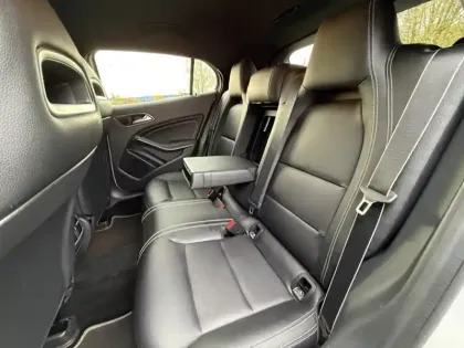 Photo 14 Mercedes GLA 200 Starlight Edition Classe / X156 St