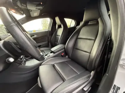 Photo 5 Mercedes GLA 200 Starlight Edition Classe / X156 St