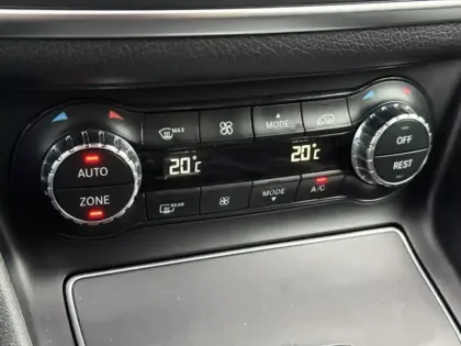 Photo 19 Mercedes GLA 200 Starlight Edition Classe / X156 St