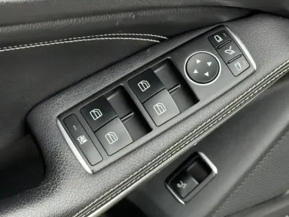 Photo 25 Mercedes GLA 200 Starlight Edition Classe / X156 St