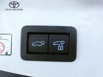 Photo 17 Toyota C-HR 1.8 Hybride 140 Design pack confort