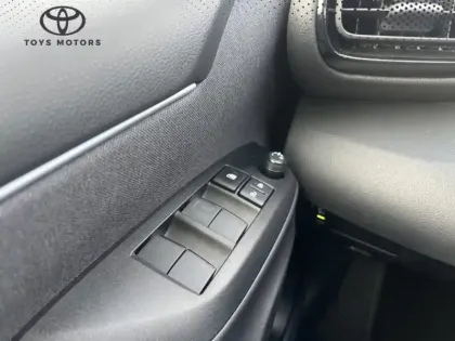 Photo 15 Toyota Yaris Hybride 116h Dynamic