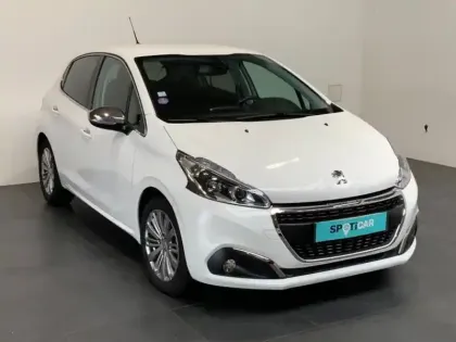 Photo 2 Peugeot 208  1.2 110  Allure EAT6 5p GPS Camera