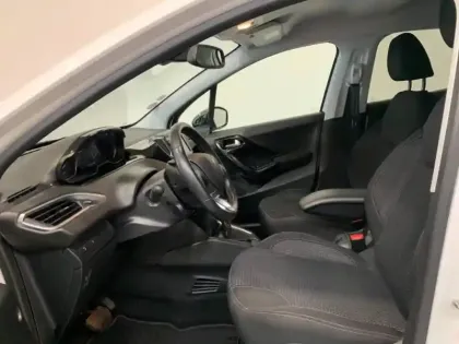 Photo 10 Peugeot 208  1.2 110  Allure EAT6 5p GPS Camera