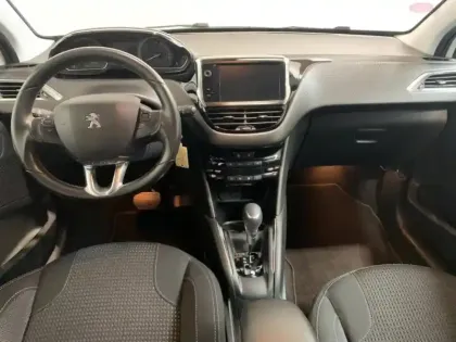 Photo 9 Peugeot 208  1.2 110  Allure EAT6 5p GPS Camera