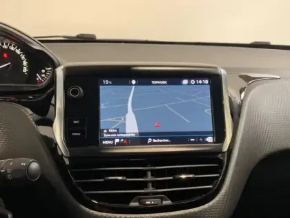 Photo 13 Peugeot 208  1.2 110  Allure EAT6 5p GPS Camera