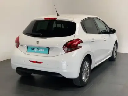 Photo 6 Peugeot 208  1.2 110  Allure EAT6 5p GPS Camera