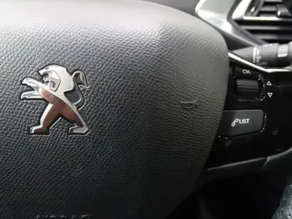 Photo 12 Peugeot 308  1.5 BlueHDi 130ch S&S Style