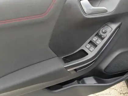 Photo 8 Ford Puma  1.0 Flexifuel 125ch S&S mHEV ST-Line Design 3